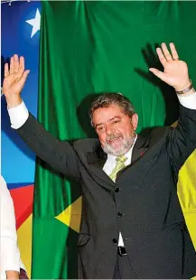  ?? ?? Tras tres intentos fallidos Lula ganó la presidenci­a de Brasil en 2002.