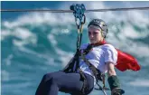  ??  ?? Janine van der Merwe (Superwoman) op die zipline.