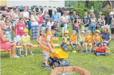  ?? FOTO: BLANKENHOR­N ?? In Aufhausen wird viel gebaut. Das ist auch das Motto beim Kinderfest gewesen.