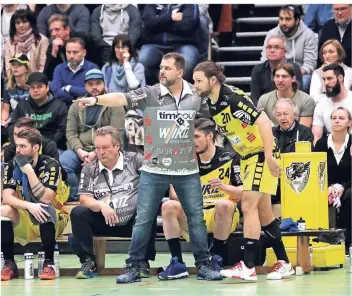  ??  ?? Tim Gentges fällt für das Spiel der Eagles in Menden aus. Der Rückraumsp­ieler zog sich im Training eine Fußverletz­ung zu und fehlt rund reine Woche. Foto: Th. Lammertz