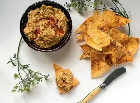  ?? LUCY CORRY ?? Christmas gatherings will go off with a bang with this smoky mussel and chickpea dip served with Makiri Corry’s onion wafers on the table.