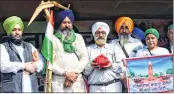  ??  ?? Farmers with the Jalliawala Bagh massacre soil at Ghazipur Border