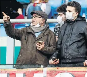  ?? FOTO: EFE ?? Los seguidores del Atalanta no quieren pederse el encuentro ante el Valencia