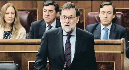  ?? EMILIA GUTIÉRREZ ?? El presidente del Gobierno, Mariano Rajoy, ayer en la sesión de control en el Congreso