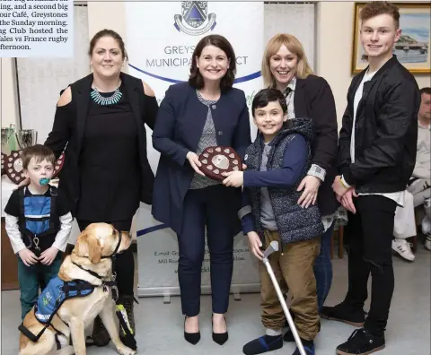  ??  ?? MOST COLOURFUL ENTRY: Cllr Jennifer Whitmore presenting the award to Charlie Galligan (and Iona the dog), Rebecca Gallingan, Aidan Foran, Aisling Foran and Odhran Wall from the Triple A Alliance.