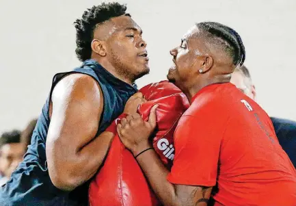  ?? [PHOTO BY NATE BILLINGS, THE OKLAHOMAN] ?? Orlando Brown, left, and Dwayne Orso work out during OU’s Pro Day in March. Brown dropped from a first-round NFL prospect to a thirdround pick. He had a year of eligibilit­y remaining at OU.