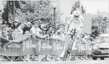  ?? SEBASTIAN SCHEINER THE ASSOCIATED PRESS ?? Dutch cyclist Tom Dumoulin on his way to winning the opening stage of the 2018 Giro d’Italia.