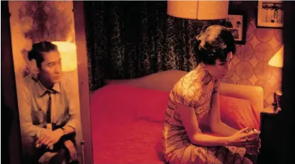  ?? FOTO: KINGHILL ?? Tony Leung och Maggie Cheung som paret vars romans aldrig får blomstra.