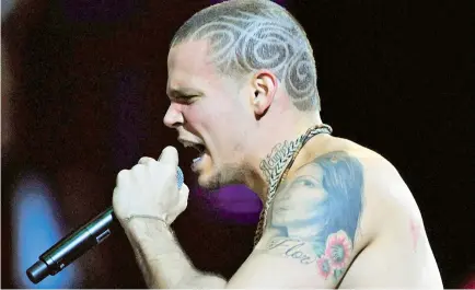  ??  ?? RENÉ PÉREZ, RESIDENTE, lanzó, este año, su primer disco desde que se separó de Calle 13.