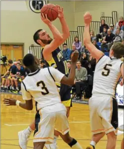  ?? THOMAS NASH - DIGITAL FIRST MEDIA ?? Upper Perkiomen’s Liam Boyle, center, shoots over Pope John Paul II’s Julien Andrews (3) and Luke Roth (5) during Tuesday’s game.