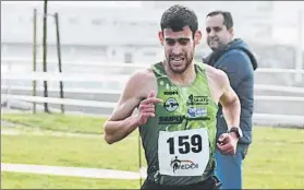  ?? FOTO: SAIATU-JAVI CONDE ?? Asier Aguirre dominó la prueba masculina en Santander