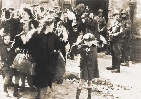  ??  ?? Real or fake? The inhabitant­s of the Warsaw ghetto as portrayed by the Wehrmacht; genuine maternal love in the Lodz ghetto; an image from the new exhibition’s VR experience