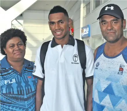  ?? Photo: ?? Fiji Under 18 7s captain Kitione Salawa Jnr (middle) with his mother, Vani and Salawa senior at the Nadi Internatio­nal Airport on December 15, 2019. Waisea Nasokia