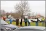  ?? CHARLES PRITCHARD - ONEIDA DAILY
DISPATCH ?? Protesters gather outside Walmart on the corner of Genesee Street in Oneida on Dec. 22017