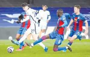  ?? - AFP photo ?? Chelsea’s German midfielder Kai Havertz (left) shoots during the English Premier League football match between Crystal Palace and Chelsea at Selhurst Park in south London on Saturday.