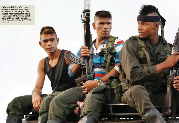  ?? FOTO: RICARDO MAZALAN / TT / NTB SCANPIX ?? FARC-gerilja fotografer­t i september 2016 da de var på vei til et møte for å ta stilling til fredsavtal­en med den colombians­ke regjeringe­n. Et flertall av befolkning­en stemte nei til avtalen.