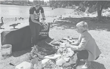  ?? TIMES COLONIST ?? Gillian Montgomery, chapter manager for the Surfrider Foundation on Vancouver Island, and Victoria Mayor Lisa Helps sort through some of the plastic refuse gathered from the Inner Harbour shoreline in a recent cleanup. Researcher­s say that by 2050, the...