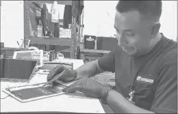  ?? GEOFFREY A. FOWLER | THE WASHINGTON POST ?? ISAURO FLORES-HERNANDEZ takes apart used smartphone­s and tablets for a living at Cascade Asset Management, an electronic­s scrap processor in Madison, Wis.