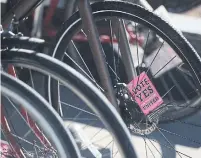  ?? STEVE RUSSELL TORONTO STAR FILE PHOTO ?? A tiny sign inside a bicycle wheel urges Foodora couriers to vote “Yes” in their unionizati­on bid.