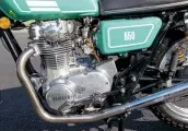  ??  ?? That engine again. Observe the exhaust rocker cover. Got it? OK. Notice that it’s held on by 4 nuts, while all the others (you can’t see them but take our word for it) are held on by 3 nuts. The left-hand exhaust cover was originally also of the 3-nut...