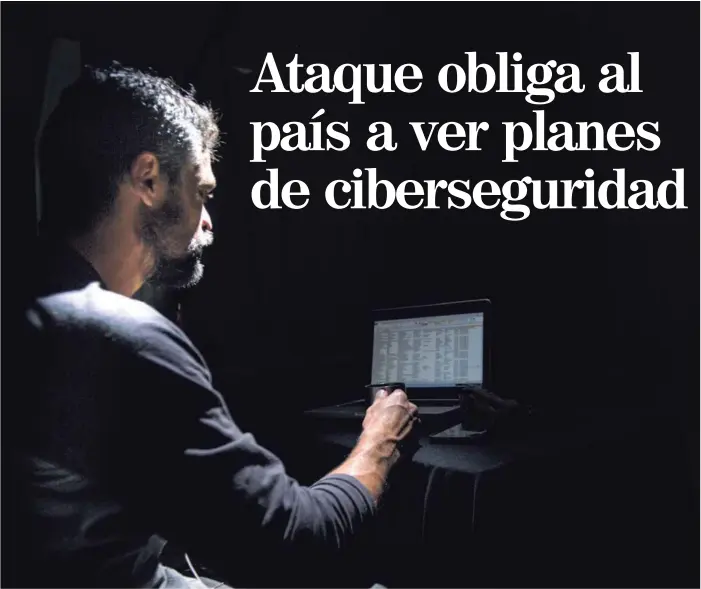  ?? ALEJANDRO GAMBOA/ARCHIVO. ?? Autoridade­s estudian si error se debió a la falta de algún parche de seguridad o de actualizac­ión de las plataforma­s que utilizan las páginas web afectadas.