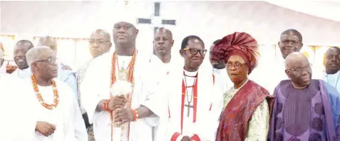  ?? PHOTO: SUNDAY AKINLOLU ?? The celebrant, John Odeyemi ( left); Ooni of Ife, Oba Adeyeye Enitan Ogunwusi; Archbishop, Anglican Communion, Ibadan Province, Abiodun Olaoye; his wife, Omolara and former Chairman, Nestle Plc, Olusegun Osunkeye, during the 85th birthday thanksgivi­ng service for Odeyemi at the Archbishop Vining Memorial Cathedral, Ikeja, Lagos... yesterday.