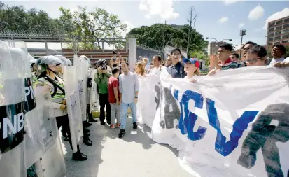  ?? FOTO AP ?? Las movilizaci­ones en calle no han tenido el efecto esperado este año en Venezuela, en el que opositores y ciudadanos descontent­os esperaban revocatori­o y elecciones regionales.