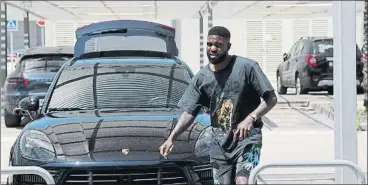  ?? FOTO: JORDI GALBANY ?? Samuel Umtiti, sin tener fecha de reaparició­n, se marchó también unos días lejos de Barcelona