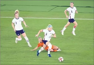  ?? DOUG MILLS — THE NEW YORK TIMES ?? Julie Ertz (8) of the United States controls the ball during the women’s quarterfin­al soccer match against the Netherland­s at the Tokyo Olympics on Friday.