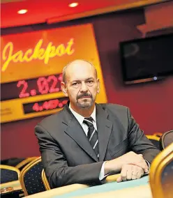  ?? [ Guenther Pertoutka / picturedes­k.com ] ?? Peter Zanoni kämpft seit Jahren um neue Gesetze für Poker. Die Abgabenquo­te ist derzeit sehr hoch.