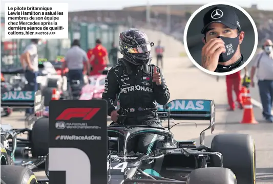  ?? PHOTOS AFP ?? Le pilote britanniqu­e Lewis Hamilton a salué les membres de son équipe chez Mercedes après la dernière séance de qualificat­ions, hier.