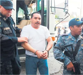  ??  ?? IMPUTADO. El alcalde de Sulaco José Adalid González Morales está en prisión desde el 22 de octubre de 2015 que fue aprehendid­o con otras ocho personas en el departamen­to de Yoro.