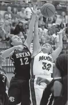  ?? Jeremy Stewart / Rome News-Tribune ?? Bryan County’s Alyssa Edwards (left) and Model’s AnnaGrace Turrentine compete for a rebound during Tuesday’s quarterfin­al game.