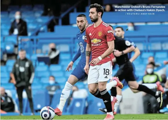  ?? / REUTERS/ ANDY RAIN ?? Manchester United’s Bruno Fernandes in action with Chelsea’s Hakim Ziyech.