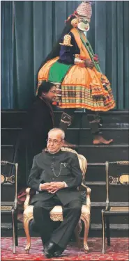  ?? Renuka Puri ?? President Pranab Mukherjee during a photo-op with the participan­ts of Republic Day parade on Friday.