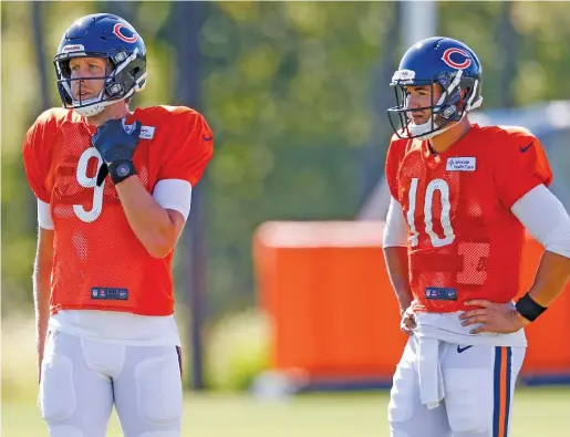  ??  ?? Neither Nick Foles (left) nor incumbent Mitch Trubisky has pulled away in the Bears’ quarterbac­k competitio­n during practices this week.