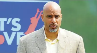  ??  ?? ↑ Tony Clark y el sindicato demandaron a Grandes ligas por US$500 millones.