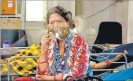 ?? SURAJ KUMAR/HH ?? A Covid patient on oxygen support at Dr Ram Manohar Lohiya Hospital in Lucknow.