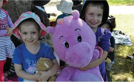  ??  ?? thechronic­le.com.au Saturday, May 21, 2016 TEDDIE BEAR FUN: Ayda Timms (left) and Chelsea Peek brought their cool teddies and dragons to the picnic.