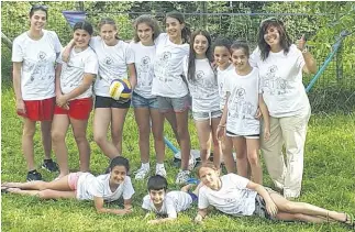  ??  ?? gruppo delle partecipan­ti al 1° Volley Summer Camp