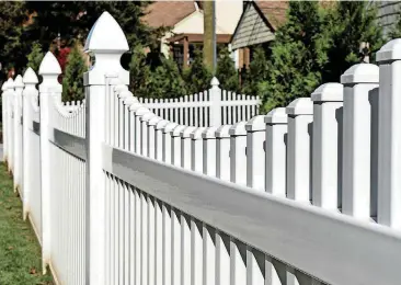  ?? FENCE ASSOCIATIO­N] [PHOTO PROVIDED BY AMERICAN ?? Vinyl fencing is rising in popularity as an affordable, maintenanc­e-free alternativ­e to wood.