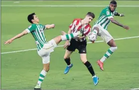  ?? FOTO: EFE ?? Partido sin goles
El Betis no sufrió su inferiorid­ad y hasta pudo ver puerta