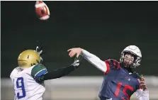  ?? DAN JANISSE ?? Quarterbac­k Jake Heydon and Holy Names square off against London South in Tuesday’s OFSAA Western Bowl in Hamilton.