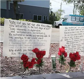  ?? Pedro Portal/El Nuevo Herald/TNS ?? ■ Messages are left on the sidewalk of the Rehabilita­tion Center of Hollywood Hills nursing home Sept. 14, 2017, a day after eight people died at the nursing home. A criminal investigat­ion by local agencies was conducted into how the rehab center...