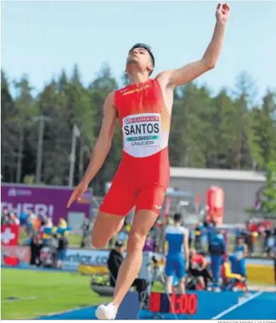  ?? FEDERACIÓN ESPAÑOLA ATLETISMO ?? Héctor Santos ha ‘explotado’ este año dentro del salto de longitud; con sus 21 años ya ha saltado 8,19 metros.