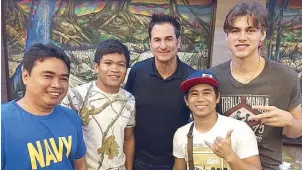  ??  ?? IBF superflywe­ight champion Jerwin Ancajas (second from left) with trainer Joven Jimenez, matchmaker Sean Gibbons, IBF No. 1 minimumwei­ght contender Mark Anthony Barriga and Brendan Gibbons.