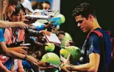  ?? Reuters ?? Milos Raonic signs autographs after winning his third round match 6-2, 7-6 (7/5), 3-6, 6-3 against Gilles Simon.