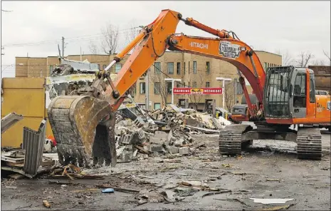  ?? JOHN MAHONEY/ THE GAZETTE ?? The former gas station at the corner of Cartier Ave. and Highway 20 in Pointe-Claire was demolished last week and plans for redevelopi­ng the site are on hold while consultati­ons are held to hear what citizens would like to see in the area.