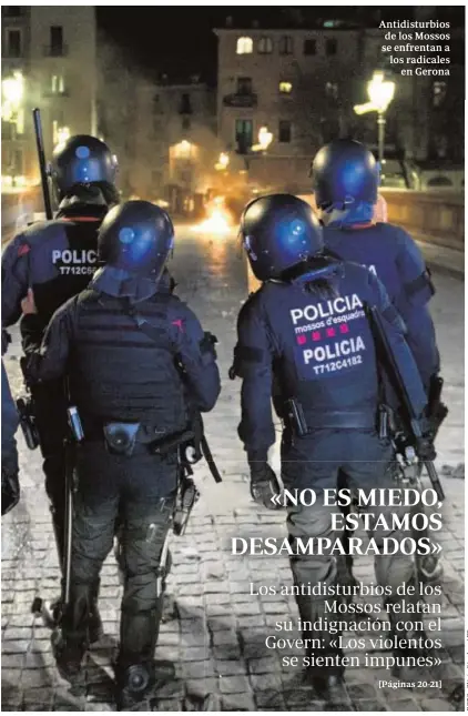  ??  ?? Antidistur­bios de los Mossos se enfrentan a los radicales en Gerona