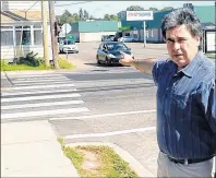  ?? MITCH MACDONALD/THE GUARDIAN ?? Coun. Mitch Tweel points to an intersecti­on and crosswalk that he describes as a “death trap” at Queen and Pond streets in Charlottet­own. Tweel is calling on council to adopt a number of recommenda­tions made in a 2010 report.